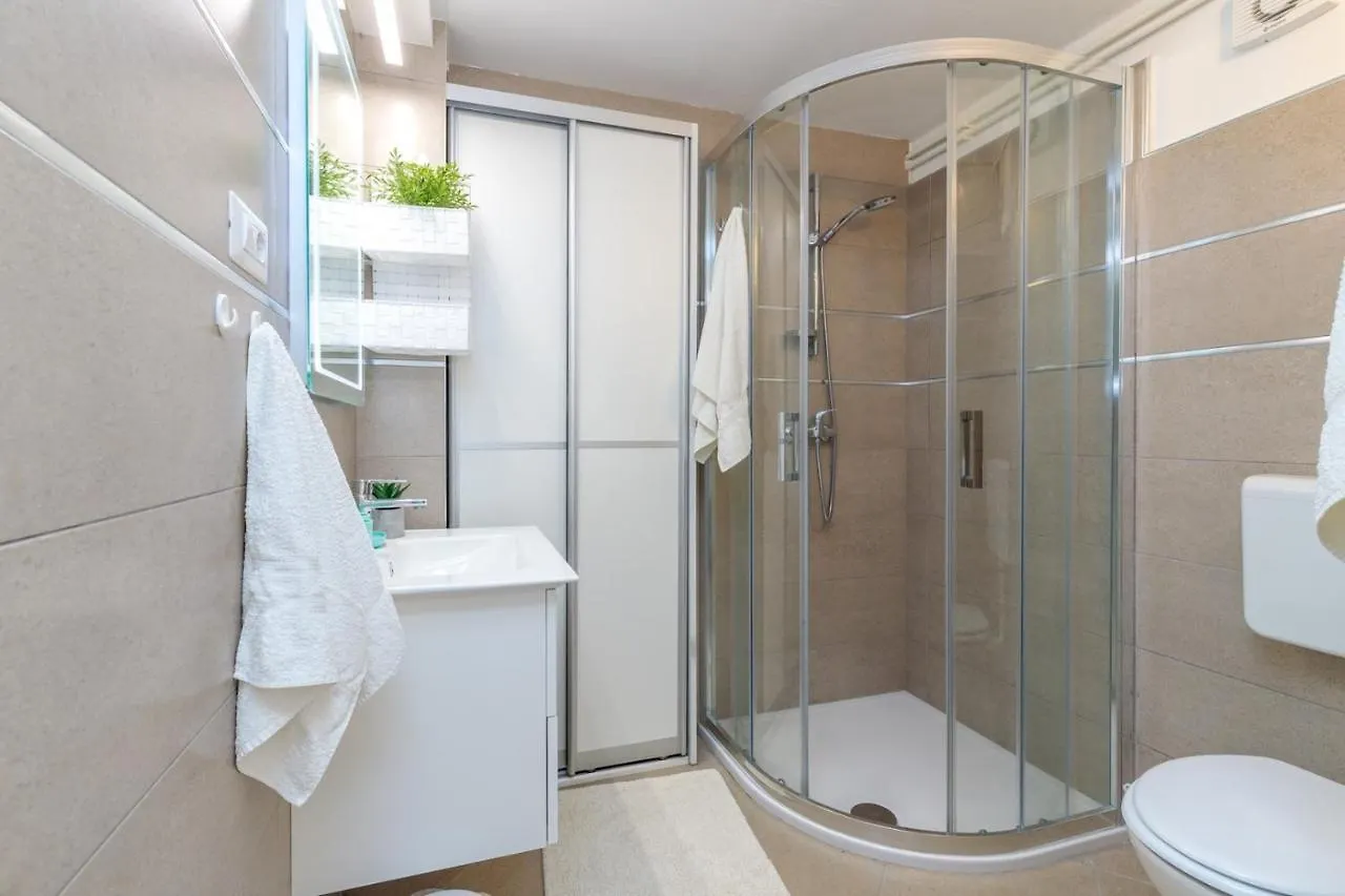 Studio Apartment Paljar Πόρετς 0*,  Κροατία