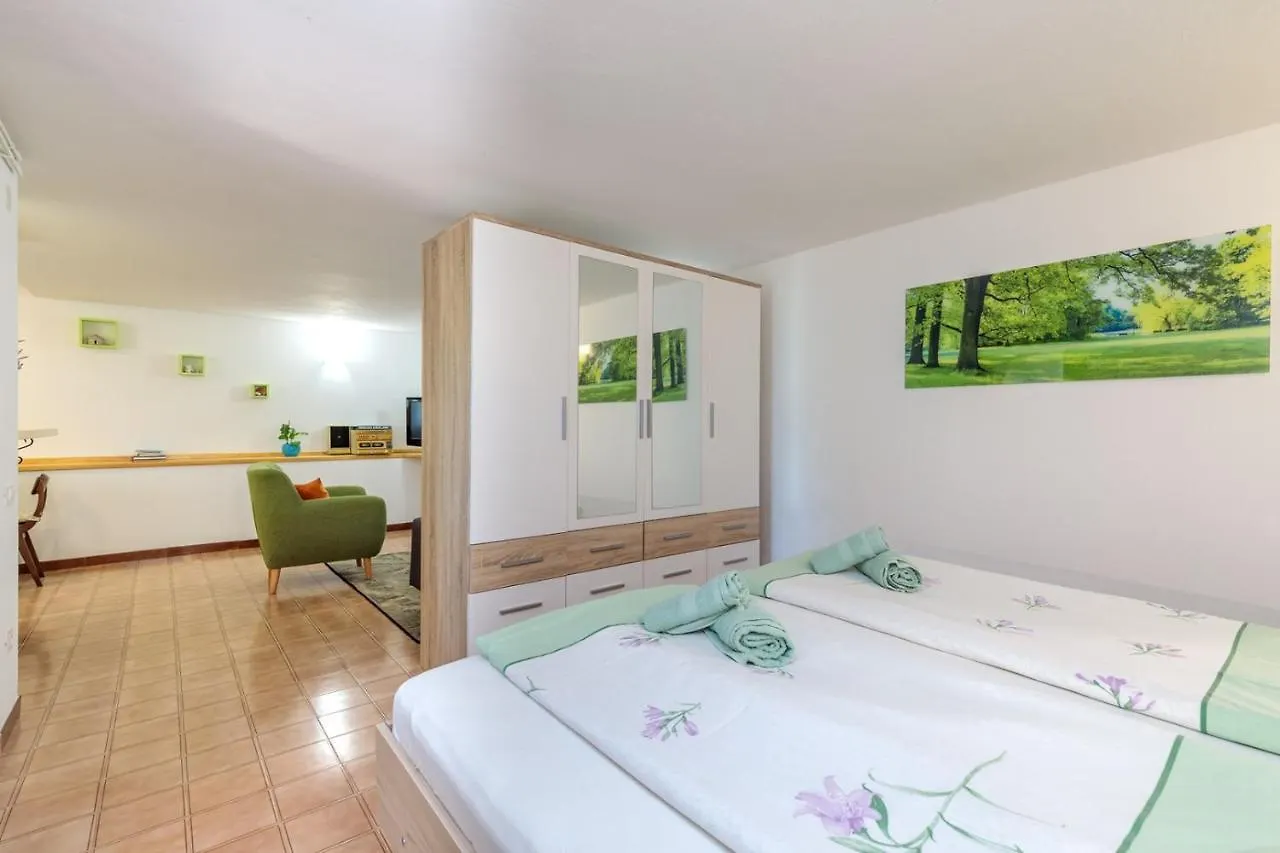 Studio Apartment Paljar Πόρετς 0*,